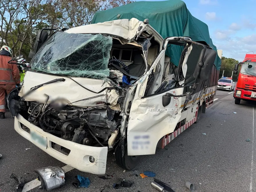 國道1號連環車禍！小貨車輪胎脫落害多車追撞　釀1死
