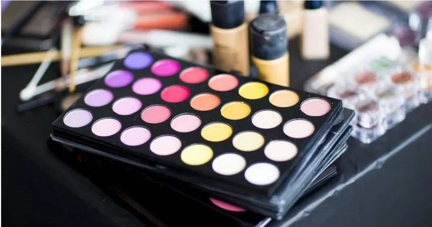 首宗化妝品驗出蘇丹紅！食藥署公佈14業者名單　命48小時內下架