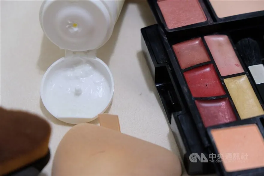 台灣首見！化粧品驗出蘇丹紅　醫：用在唇膏類最危險