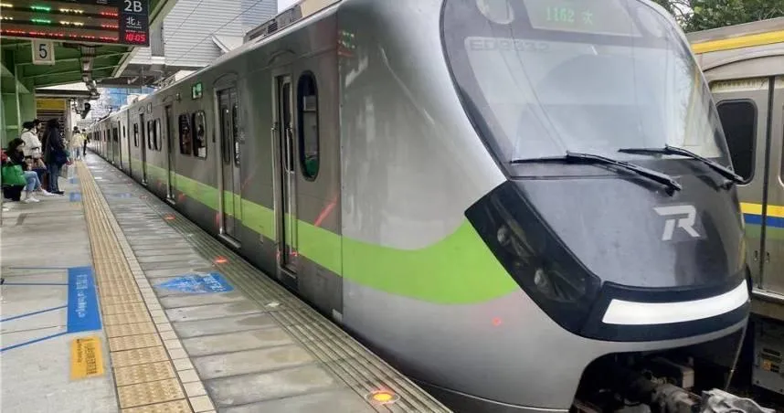 台鐵車廂內抽菸！車長廣播「請當人別當畜牲」網讚爆