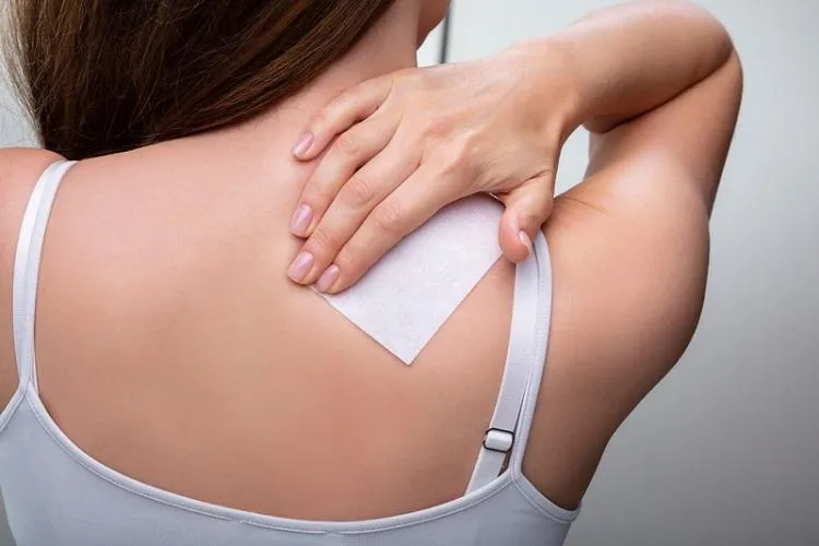 睡前貼痠痛貼布「內臟恐悄悄被KO」　醫籲：勿超過12小時