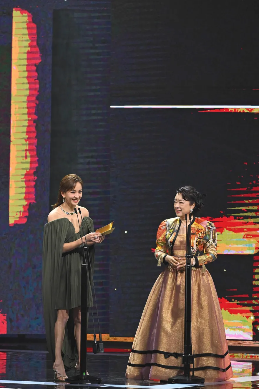 金馬62/睽違半世紀重返！翁倩玉感謝52年前榮耀　陳意涵虧：我才1歲