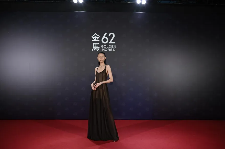 金馬62/許瑋甯絕美頒獎！《左撇子女孩》馬士媛獲最佳新演員