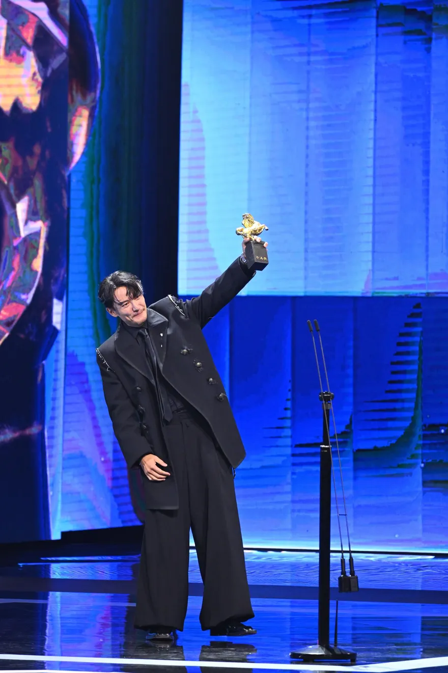 金馬62/張震再奪影帝！90度鞠躬：獻給所有電影人