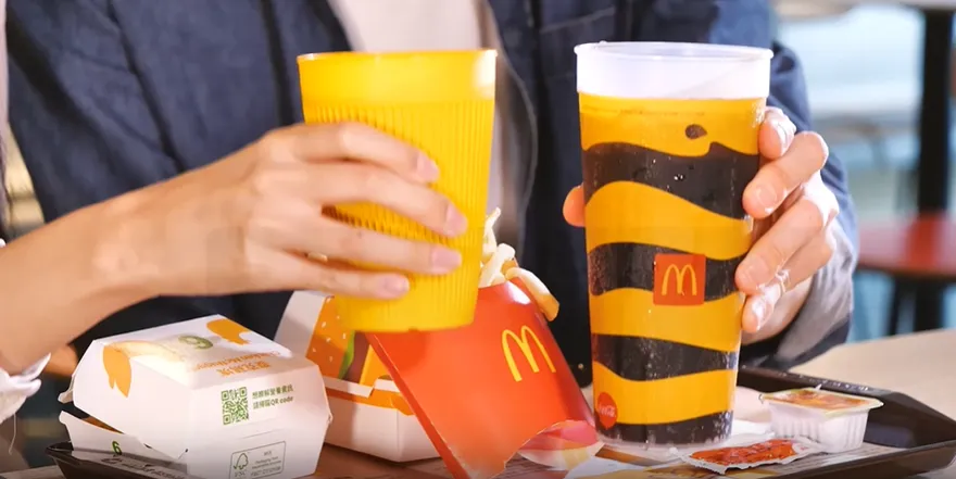 衛生紙擦「麥當勞內用杯」驚見黑垢　業者：加強內部訓練