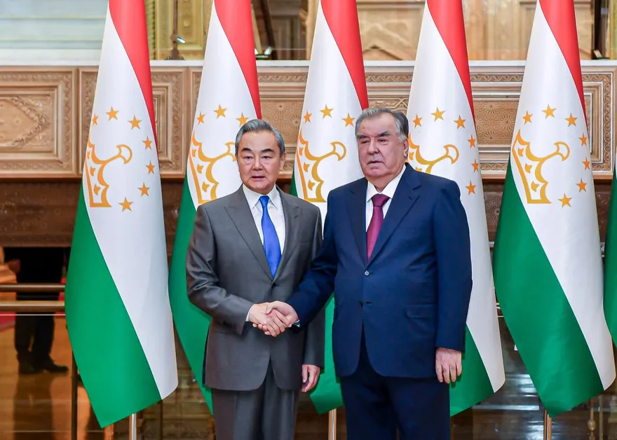 結束中亞3國行...王毅再嗆高市「越紅線」　有權再清算日歷史罪責