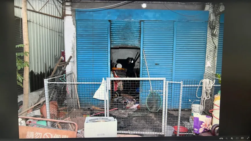 影/高雄7旬翁孤獨死！身伴12狗疑遭啃咬　姪子曝悲傷故事