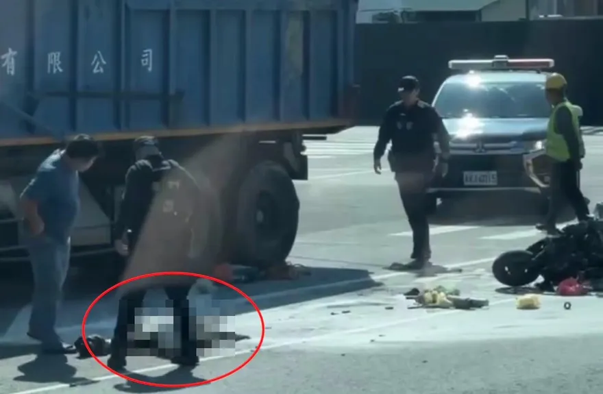 台南善化機車撞砂石車起火　騎士無呼吸心跳送醫搶救