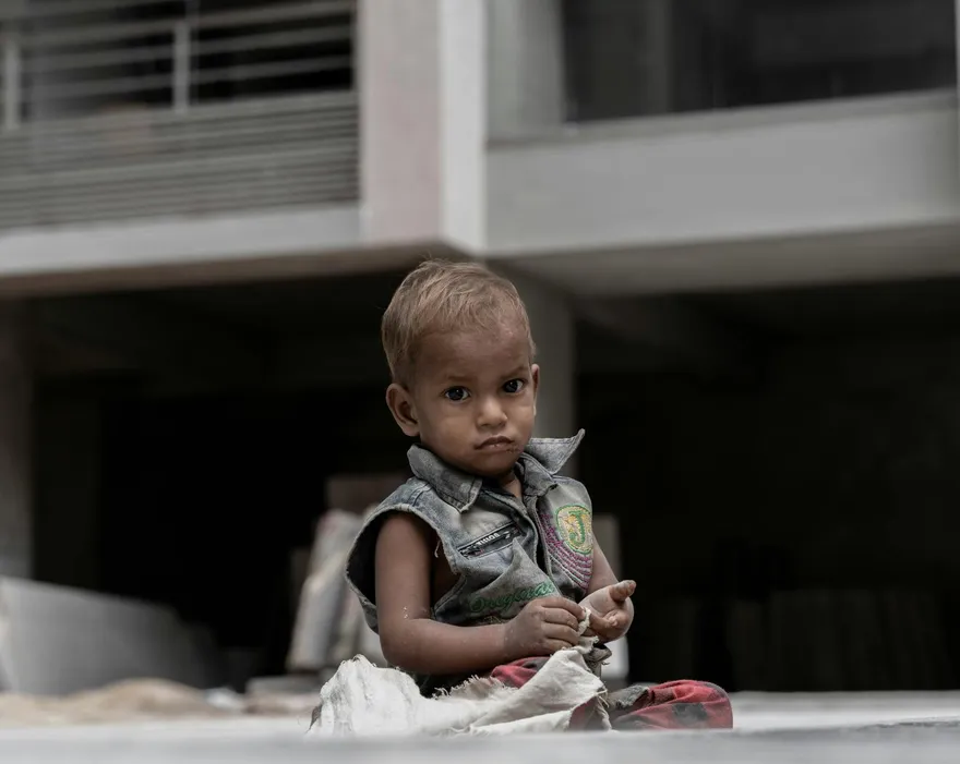 英國兒童貧困率歷史新高　1/3孩童陷貧窮困境、100萬名淪赤貧