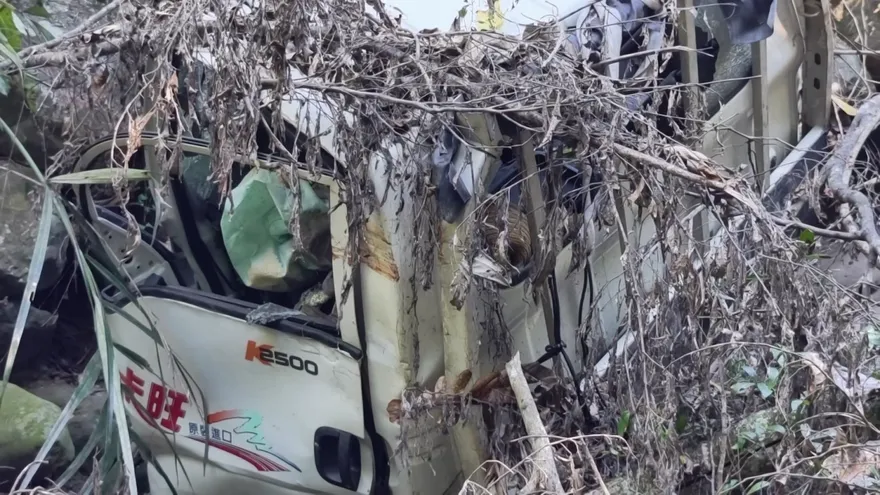 草屯溪谷驚見貨車乾屍　失聯44天62歲男疑墜谷身亡