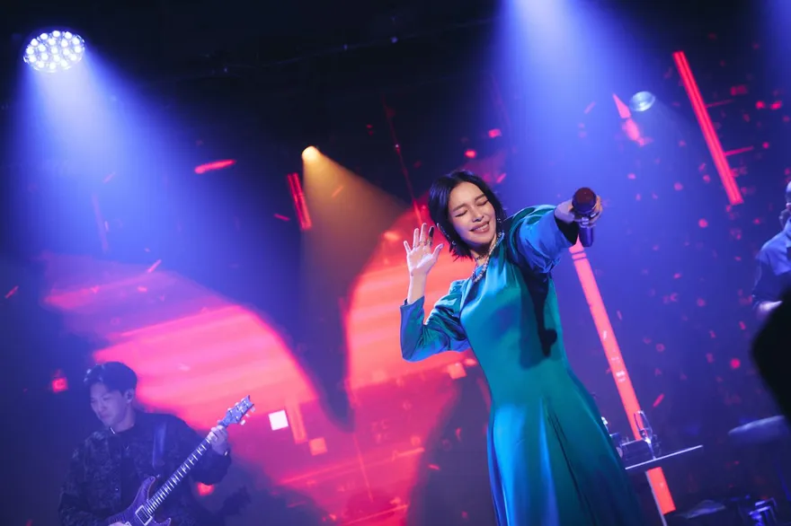 挺過甲狀腺癌開唱！徐若瑄吐2年前喉嚨手術心聲　台下歌迷哭了