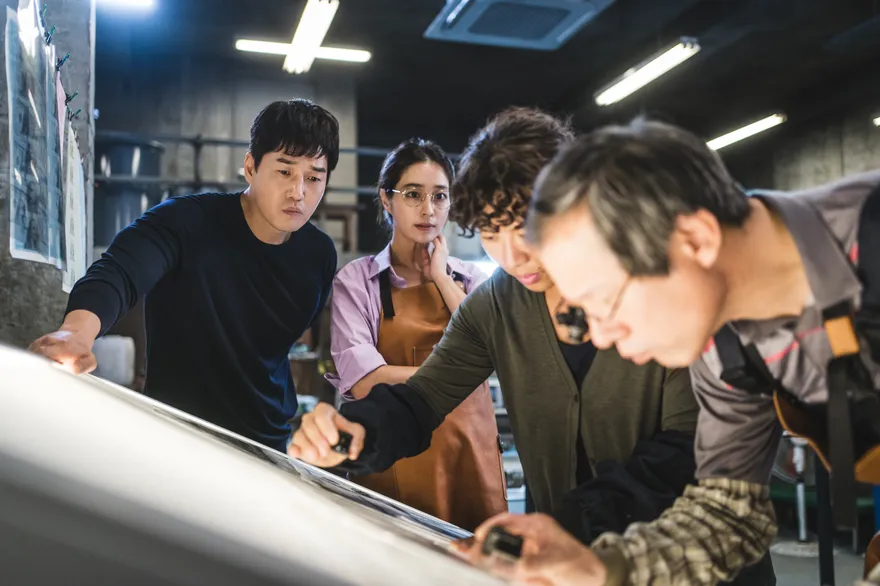 走過酒駕與抄襲爭議！《Villains》封存2年終上線　劉智泰李珉廷掀假鈔角力戰