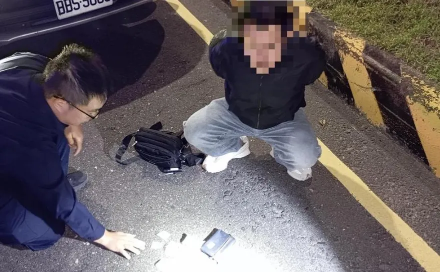 通緝男石門遇臨檢報假名露餡　車上4人毒駕、攜毒全遭逮