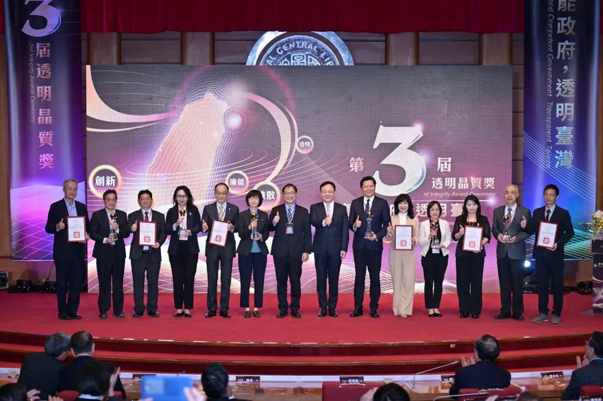 22機關競爭！透明晶質獎6單位獲獎　法務部長親自頒獎