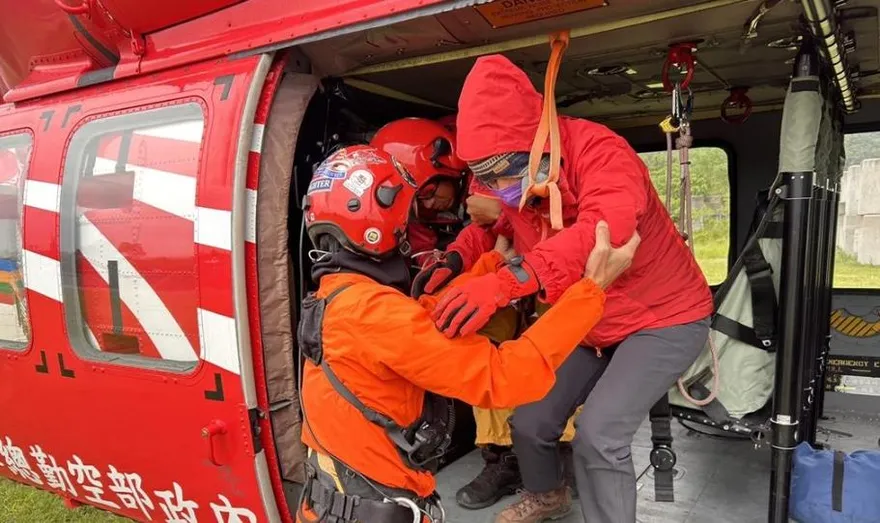 南湖大山女山友高山症肺水腫　空勤黑鷹直升機急救援