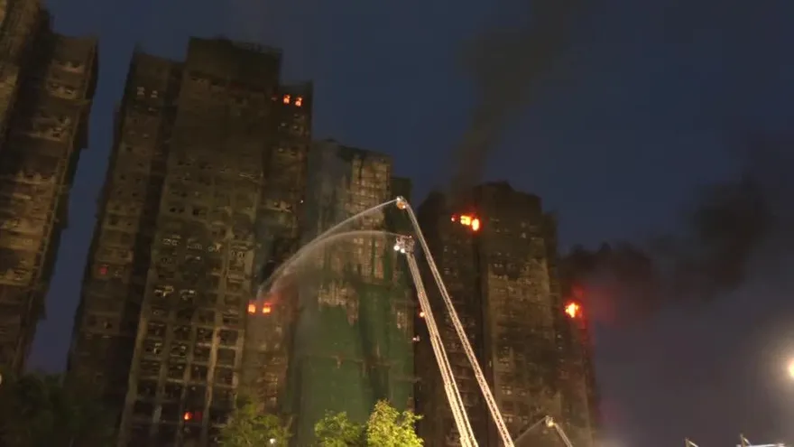 香港宏福苑大火仍未滅...特首李家超：提供住宿、現金救濟