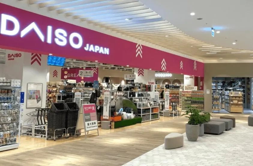 影/奧客小孩亂跑！韓大創店員勸阻被逼「下跪道歉」　全網憤怒