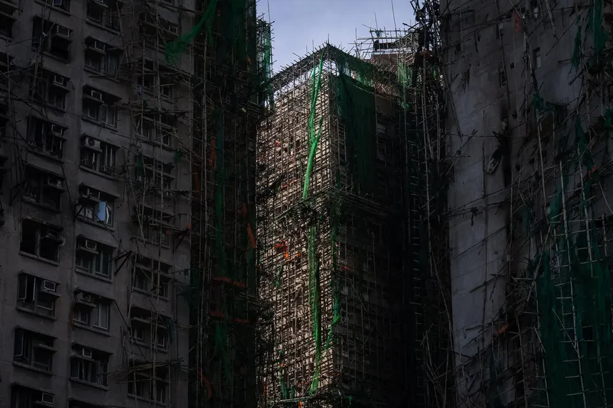 受困宏福苑！菲傭肉身護3個月大嬰兒　寶寶情況穩定她進ICU