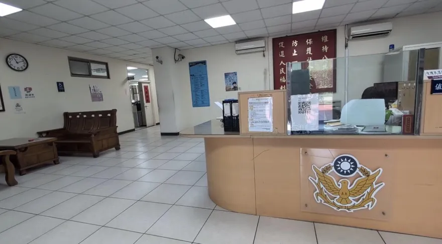 影/竹縣湖口派出所遭搜索　員警涉詐欺吸金25萬交保