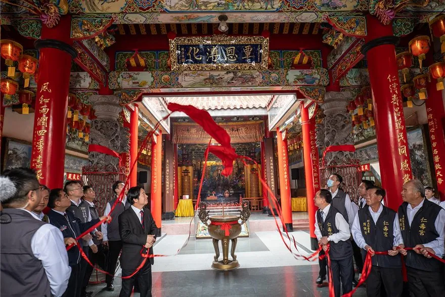 賴清德贈匾仁壽宮　喊國家算力中心、機器人發展中心放台南