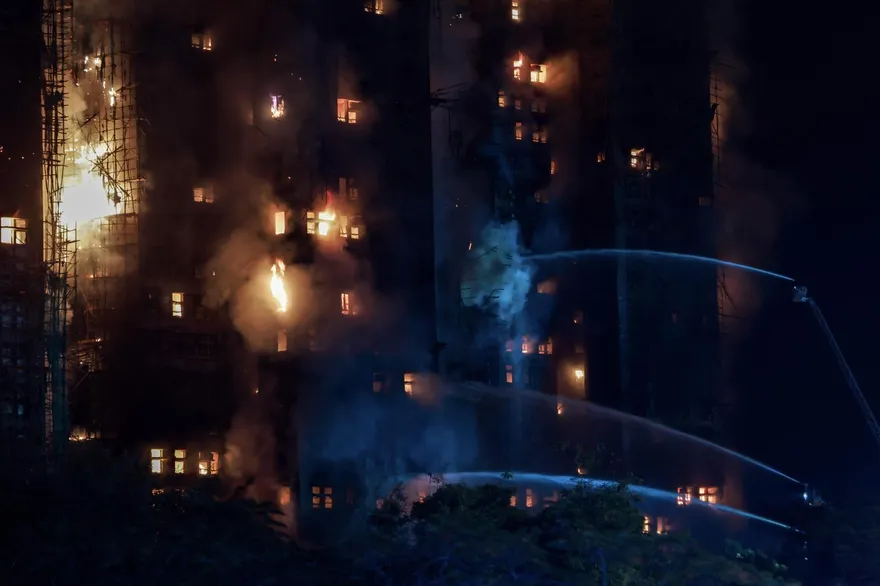 發毛！《新聞女王》示警港大火　車公廟新年抽下簽「防禍災殃」