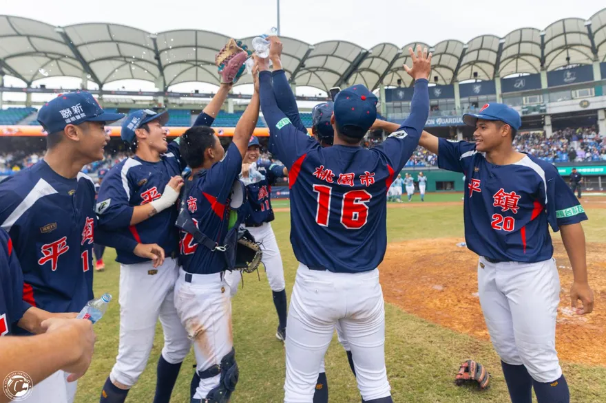 黑豹旗/吳丞顥、伍識均聯手壓制！平鎮高中奪隊史第8冠