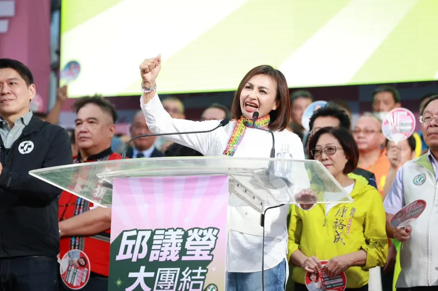 鳳山造勢5萬人相挺！邱議瑩喊遭潑髒水：民調第一證明我沒倒