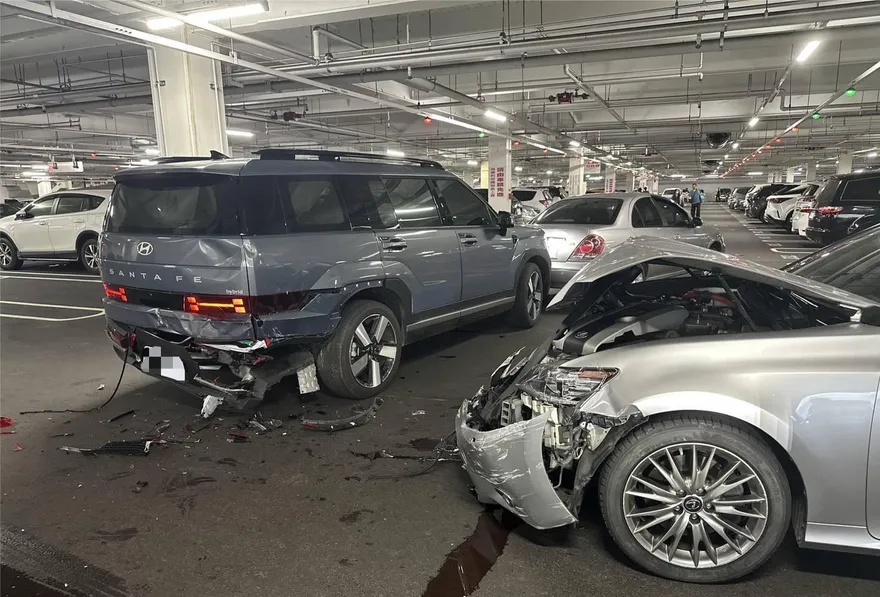 影/台中好市多停車場暴衝4車撞爛　41歲男唾液毒品快篩陽性