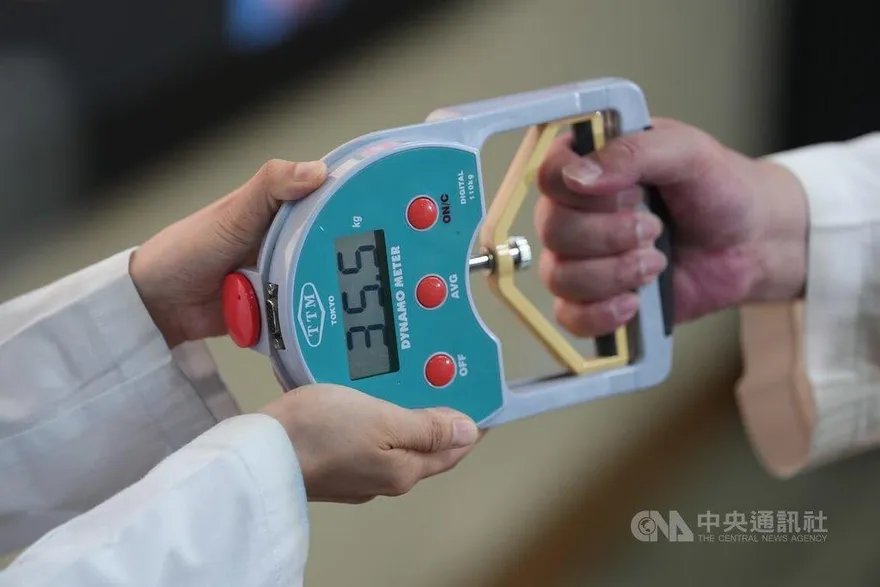 追蹤多國共3萬5000人！　研究：亞洲人肌力45歲起驟降