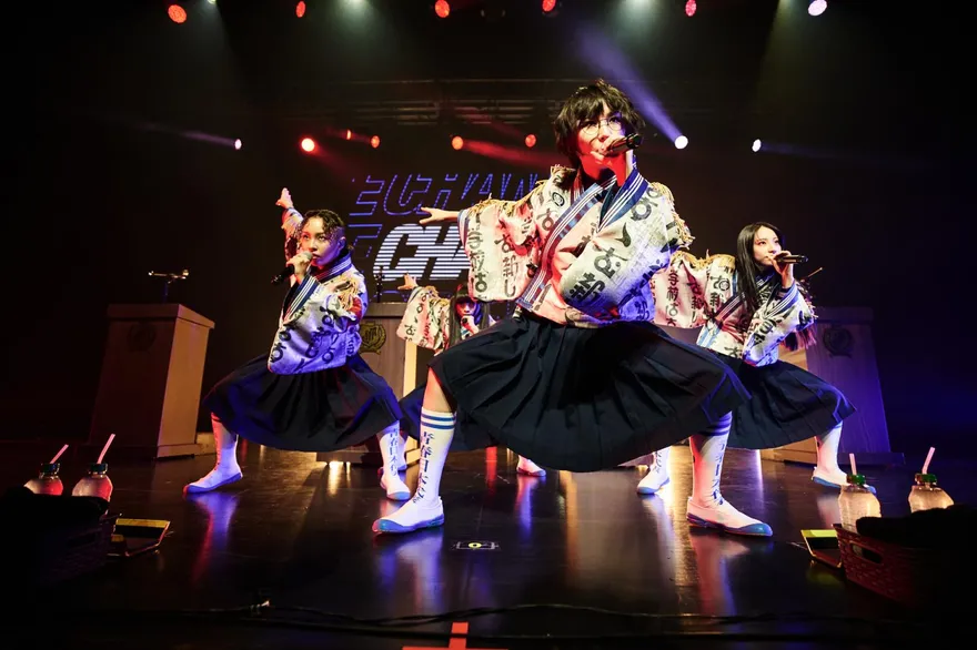 日本怪妞團AG!台北開唱　愛上美食掀裙COS小籠包