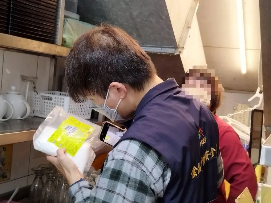 春水堂顧客誤喝「工業檸檬酸水」　醫：食道恐破裂、敗血症