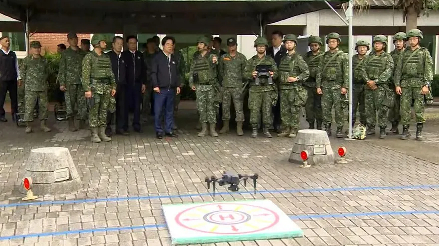 賴總統視導宜蘭縣後備旅教召　後備軍人秀無人機操作