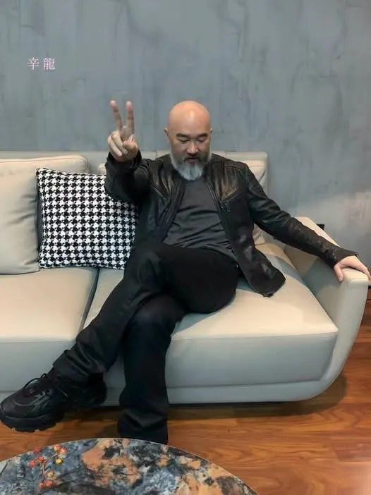 痛失劉真5年！辛龍復出歌壇　比YA喊：我們現場見