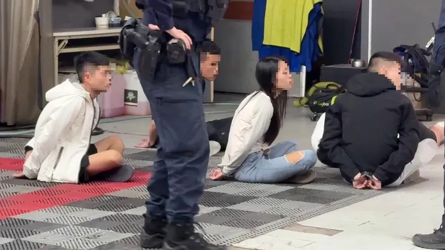 影/欠錢慘遭囚禁毆打！台中警攻堅汽車美容店「救3人逮7煞」