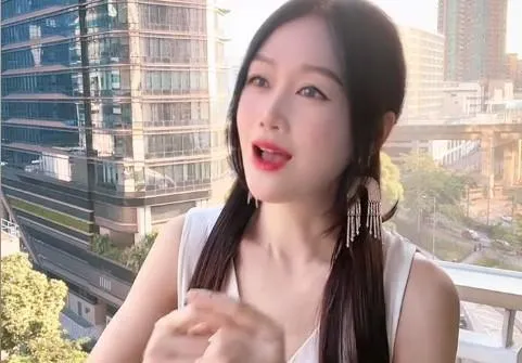 古裝女神梁小冰「五官突變不自然」  近況曝光遭酸：像AI生成