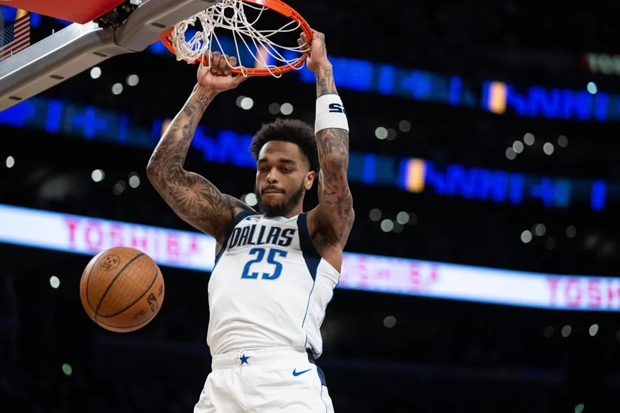 NBA/賽前熱身踩到球！　獨行俠華盛頓扭傷腳影片曝光