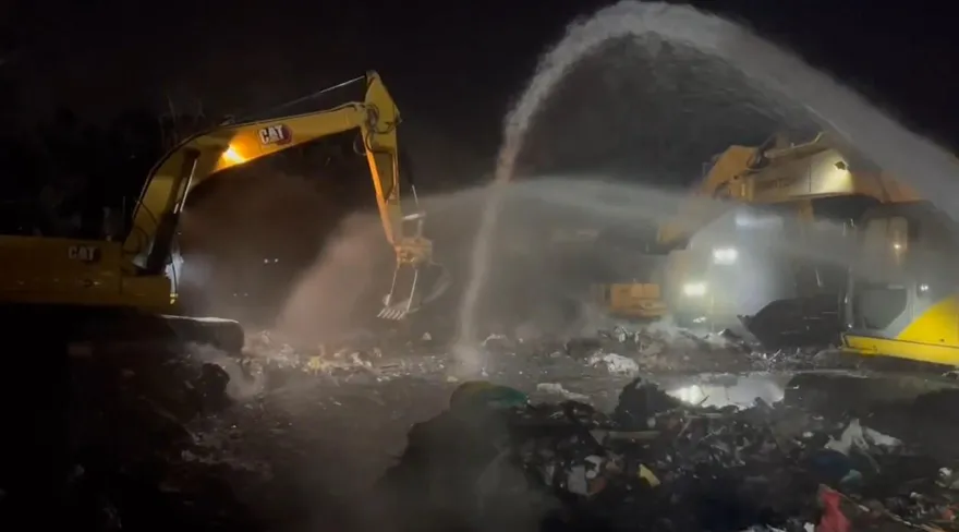 影/台南烏樹林暫置場大火悶燒灌救13天　昨晚完全撲滅