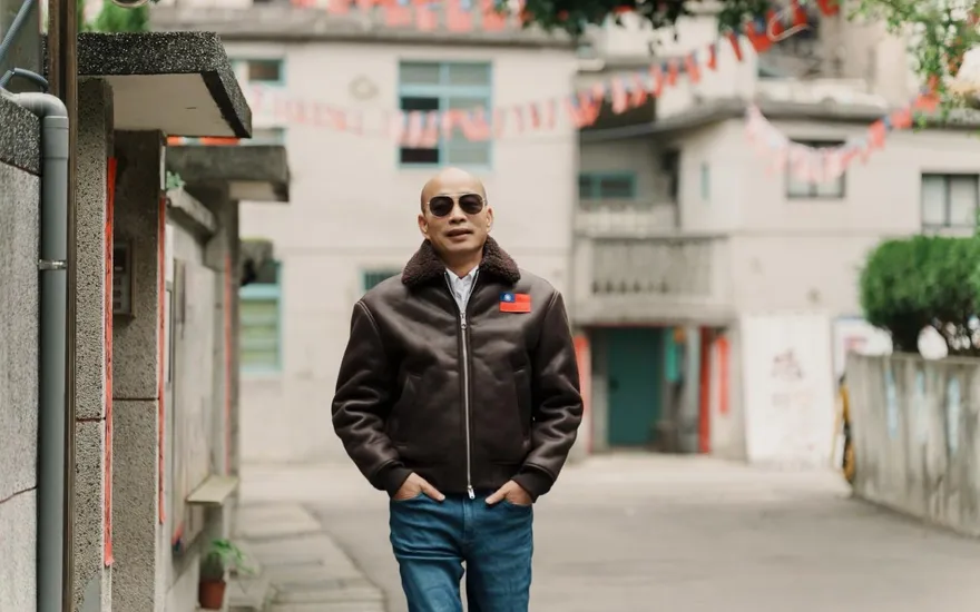 國旗皮外套、墨鏡超帥！韓國瑜成帶貨專家　網喊：這是韓歐巴？