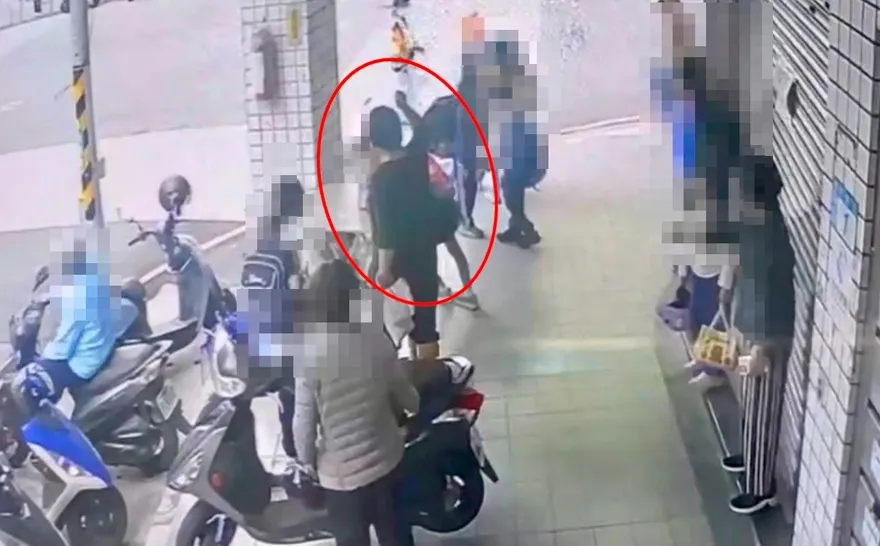 三峽男隨機攻擊國小學童　「揮拳打頭」畫面曝光