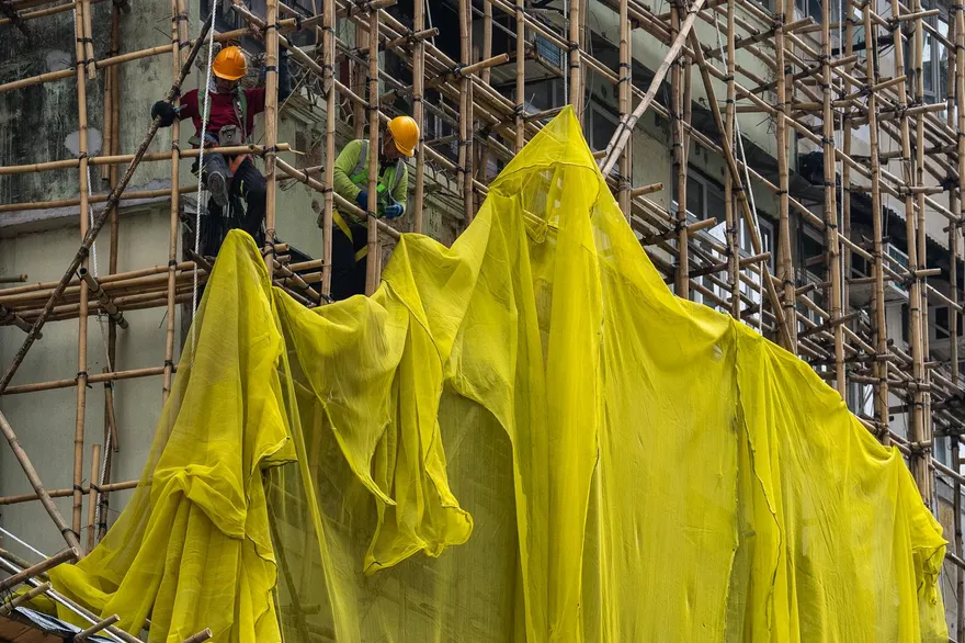 宏福苑大火釀159死！港府勒令全港工程外牆保護網3日內下架