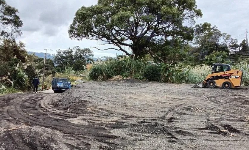 黑心廠商三峽山區非法傾倒廢瀝青　環保局開罰送辦