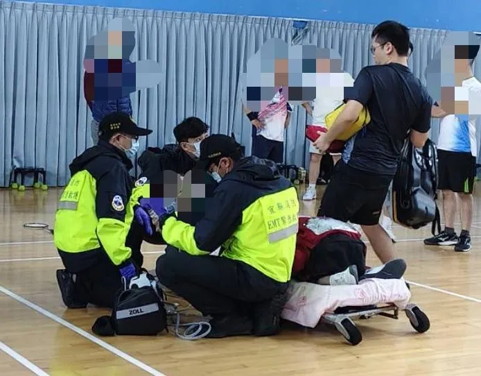 羅東羽球館男突倒地昏迷　休假消防員與護理師聯手搶命