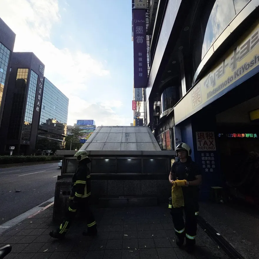 北市忠孝東路四段建物石塊墜落　幸無人傷亡