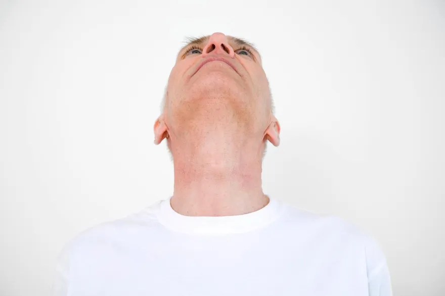 甲狀腺異常致心跳加速手抖　醫：如身體發電廠出問題