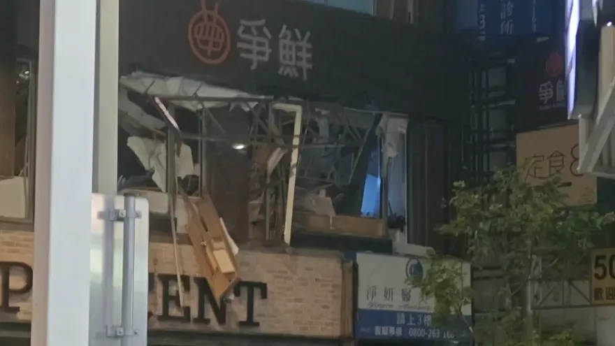 影/「爭鮮、定食8」府中店炸成廢墟！引爆點疑為員工休息室