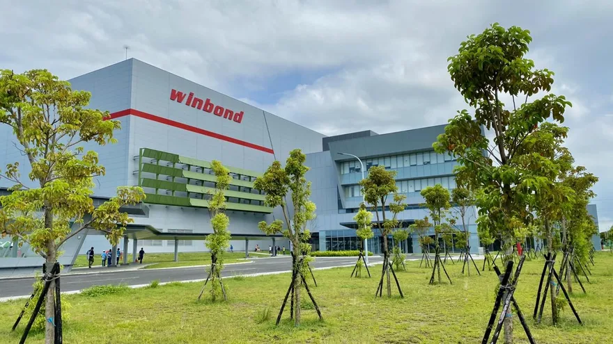 華邦電(2344)又噴漲了！投顧超狂預測EPS1元變10元　目標價喊100元