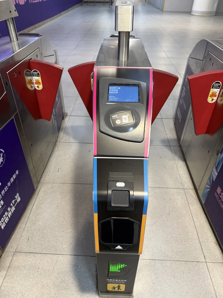 北捷閘門更新！LINE Pay、信用卡「嗶進站」明年上路