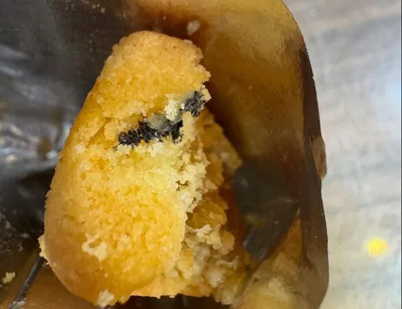 佳德鳳梨酥遭控黑色異物！業者反擊「有人說謊、通話全程錄音」