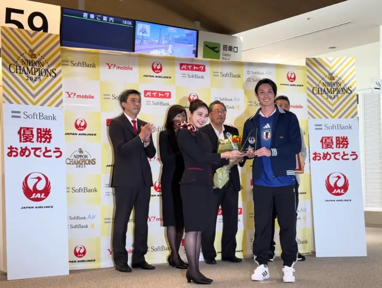 日職/軟銀奪冠去夏威夷　420人超大陣仗