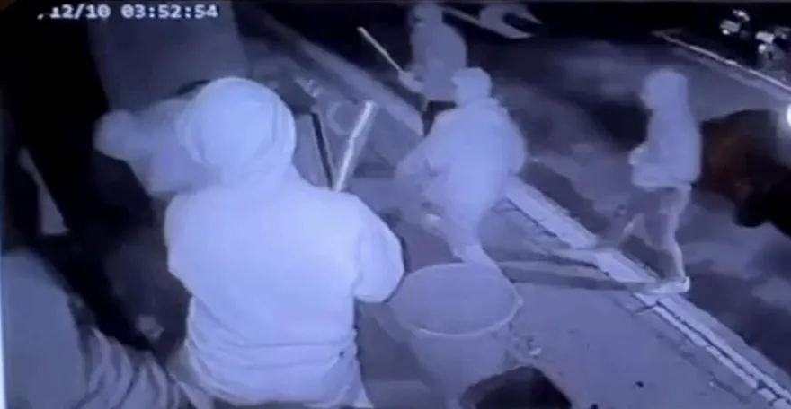 影/北市大安區知名餐廳凌晨遭砸潑漆　警速逮2嫌